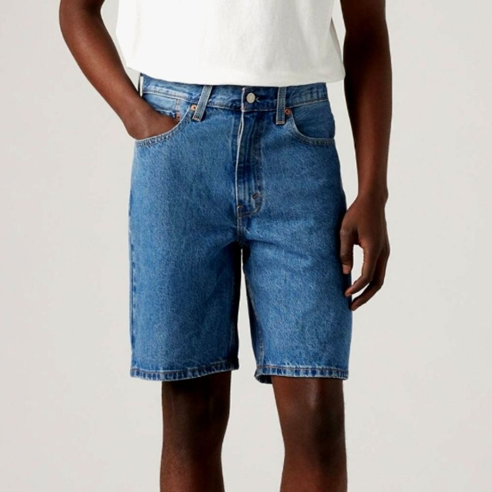 Levi's Men's 469 Loose Fit Jean Shorts 90s‎ Size 33 Ling Inseam 12" Medium Wash